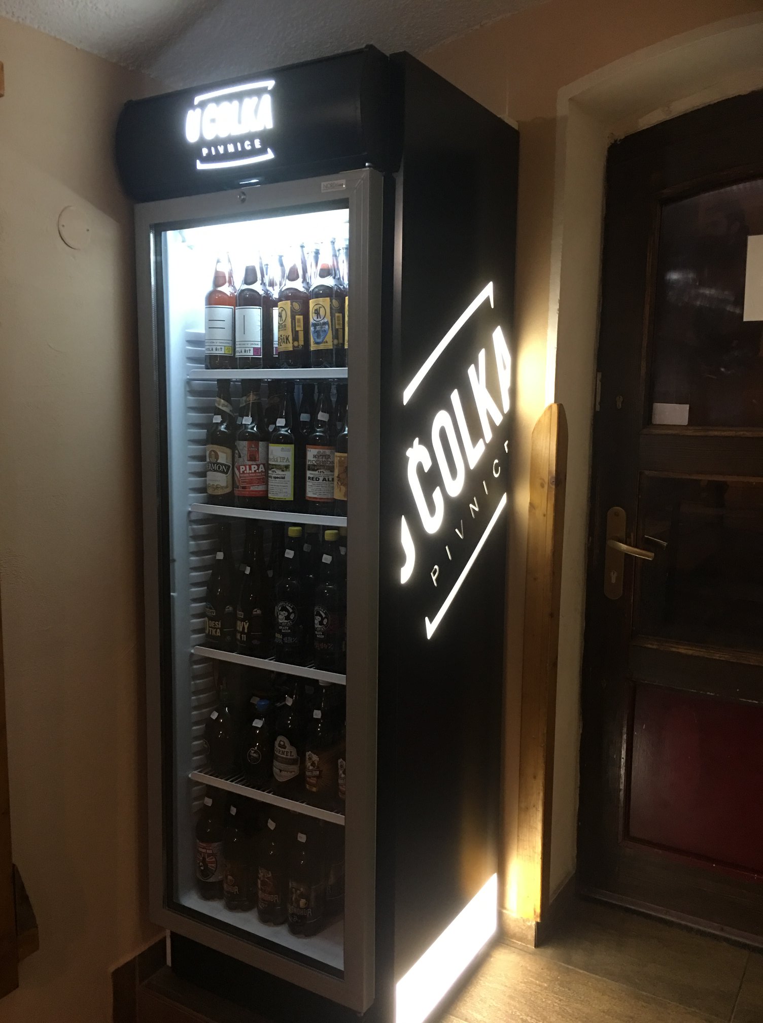Lednice plná piv Lednice plná piv